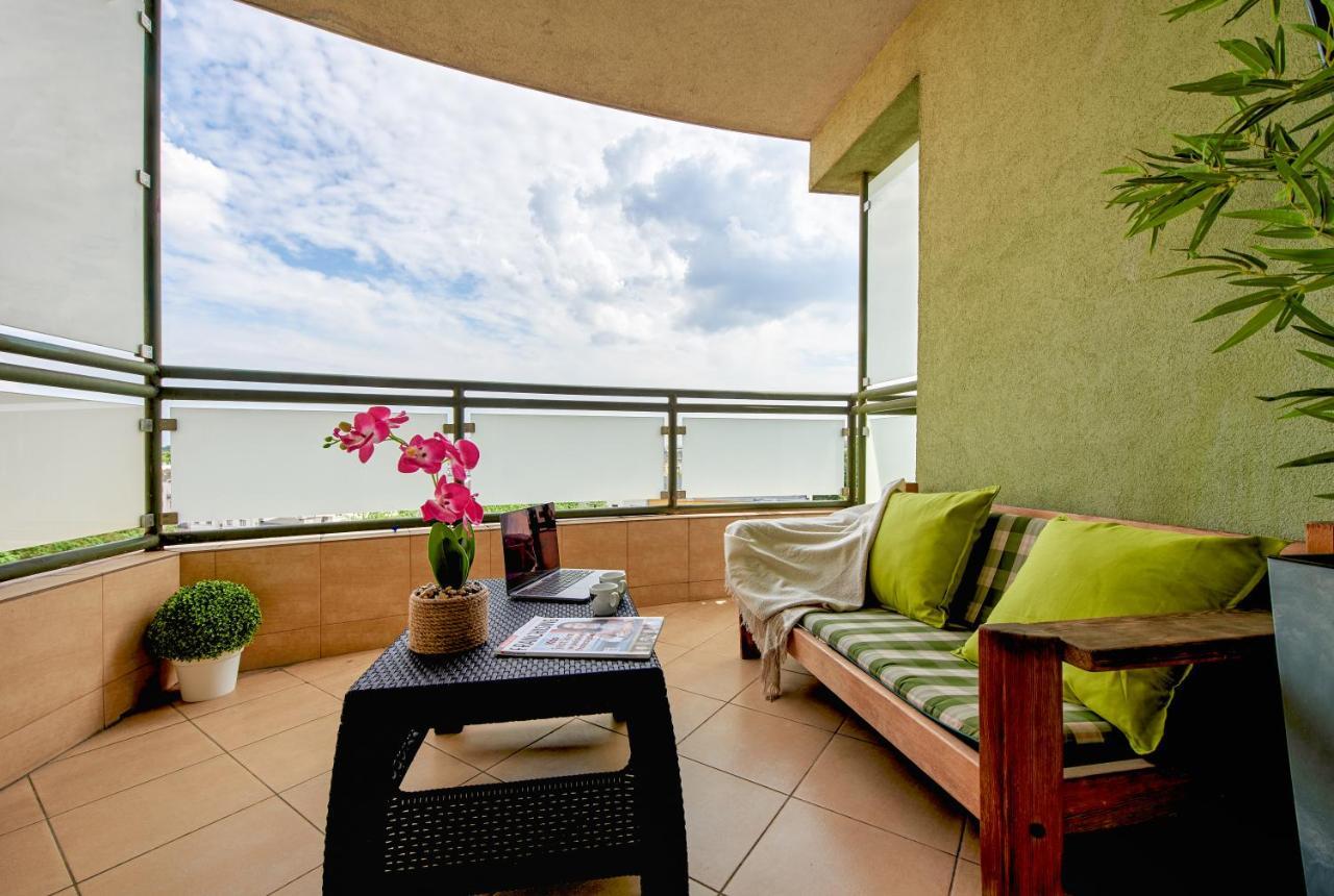 Family Apartment With A Terrace On Aleje Jerozolimskie Warszawa Eksteriør bilde