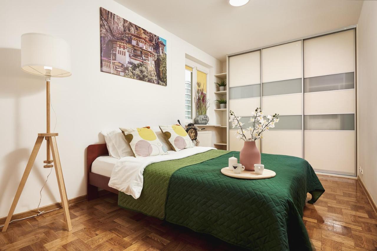 Family Apartment With A Terrace On Aleje Jerozolimskie Warszawa Eksteriør bilde