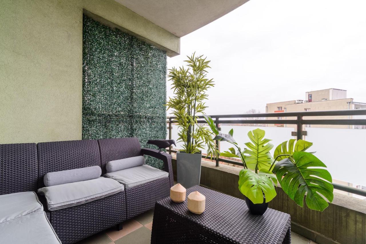 Family Apartment With A Terrace On Aleje Jerozolimskie Warszawa Eksteriør bilde
