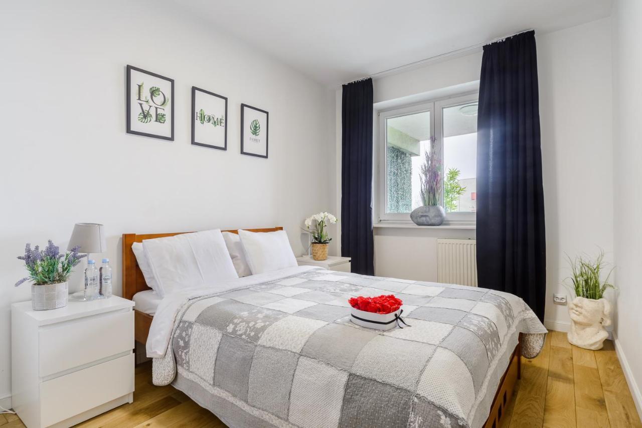 Family Apartment With A Terrace On Aleje Jerozolimskie Warszawa Eksteriør bilde
